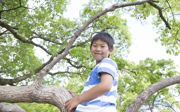 外遊び、子どもの年齢別でどう変わる?【発達の専門家に聞いた外遊びの効果 第3回】