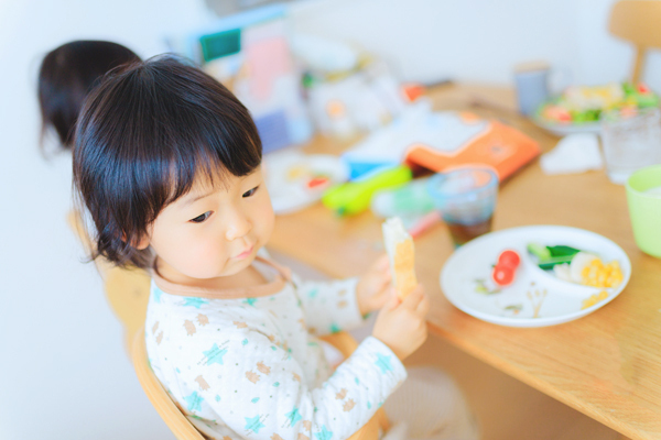 子どもの好き嫌いは親の問題？ 意外なお悩み解決法【菅野のなさん インタビュー／レシピ付き】