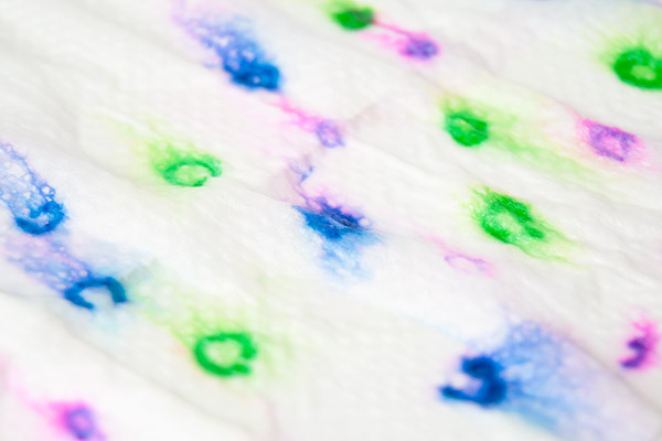 七夕飾りを子どもと手作り！　 簡単にできるにじみ絵の吹流し【昔ながらが”今”楽しい！レトロアートレシピ Vol.9】