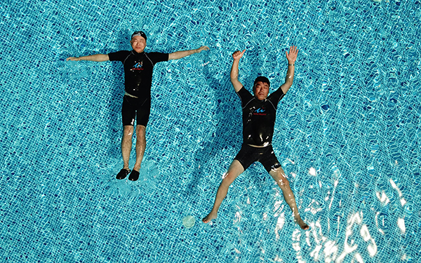 もし溺れたら「浮いて待て」。次に親がすることは？【水の事故から子どもを守る！ 第3回】