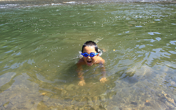 もし溺れたら「浮いて待て」。次に親がすることは？【水の事故から子どもを守る！ 第3回】