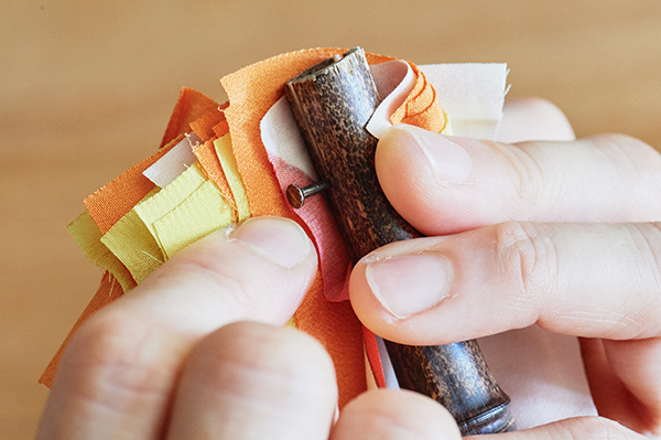 ホコリを溜めない部屋に！ 着物のハギレで作る「はたき」の作り方