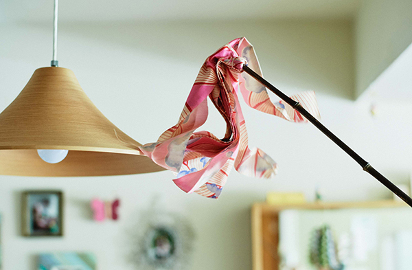 ホコリを溜めない部屋に！ 着物のハギレで作る「はたき」の作り方