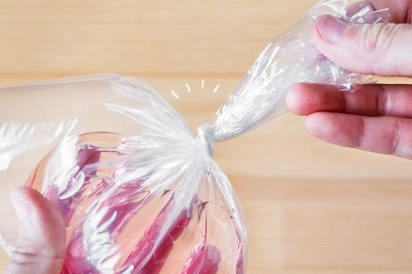 夏のお花を子どもと楽しむ！ 鮮やかな色水あそび【昔ながらが”今”楽しい！レトロアートレシピ Vol.10】