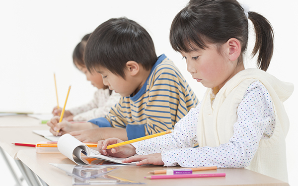 小学生の塾通い「かわいそう」は誰が決める？ ママを悩ませる声