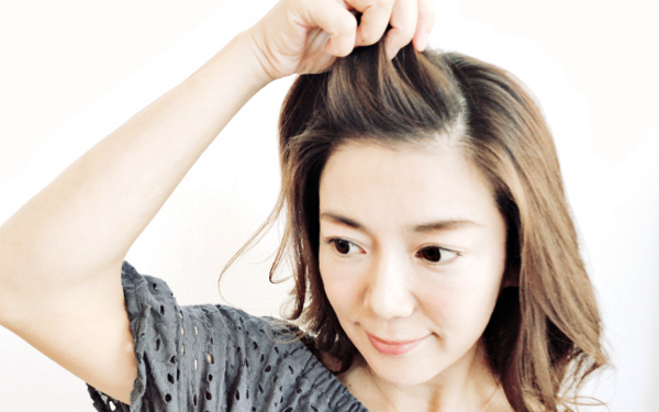 若作りに見えない時短ヘアアレンジ「3ステップで作るハーフアップ」