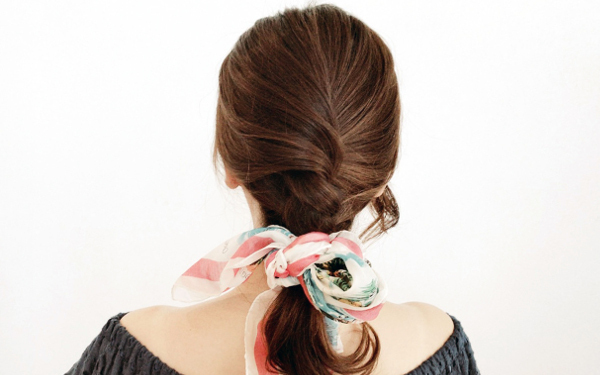 時短ヘアアレンジで脱オバサン化「大人の“こなれ編み”で作るアップヘア」