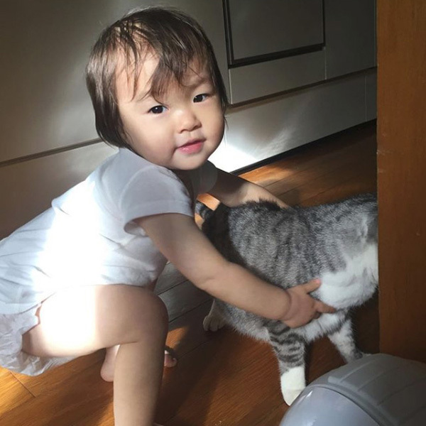 【いぬねこ うちのこ。】なまこちゃん（3歳）と猫のサバ美（推定10歳）／坂本美雨さん