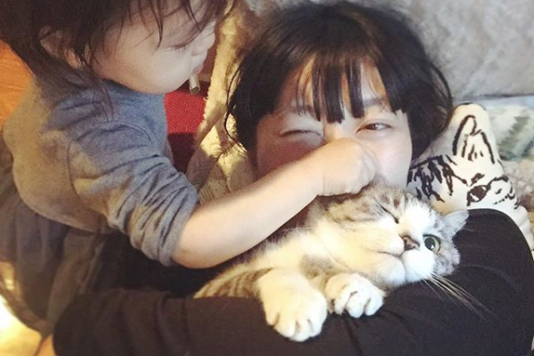 【いぬねこ うちのこ。】なまこちゃん（3歳）と猫のサバ美（推定10歳）／坂本美雨さん