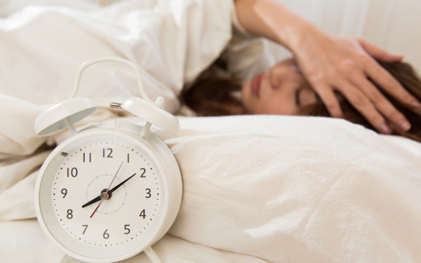 体調不良の原因は低気圧？ 天気で吐き気や頭痛、めまいがある人は必見