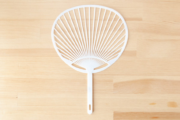 折り染めうちわの作り方！ 親子で楽しむ爽やかリメイク【昔ながらが”今”楽しい！レトロアートレシピ Vol.12】