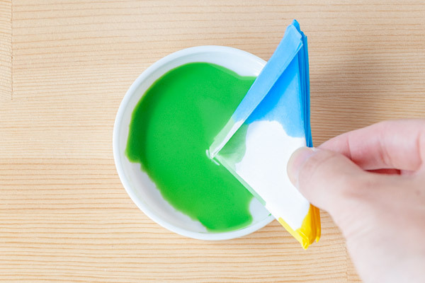 折り染めうちわの作り方！ 親子で楽しむ爽やかリメイク【昔ながらが”今”楽しい！レトロアートレシピ Vol.12】