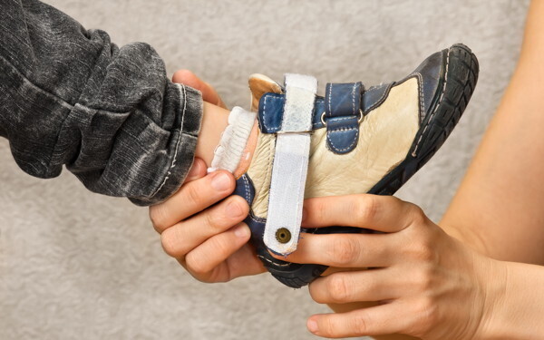 子ども靴のプロに聞いた「正しいはき方・選び方」「サイズの目安」「買い替え時」