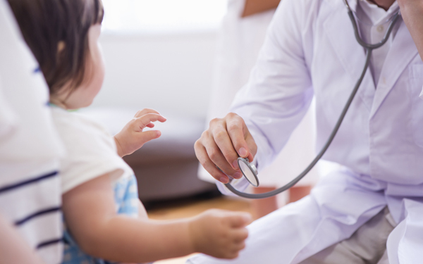 病気でワクワクを奪わないために… 帰省中の子供の病気・事故を防ぐ4つの方法＜パパ小児科医の子ども健康事典 第1話＞