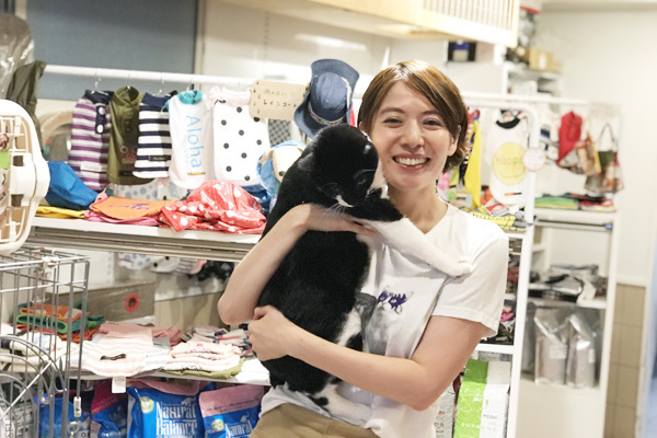 小さな子どもと犬猫たちが  “家庭で共生する”  ためのコツ【友森玲子さんインタビュー】（前編）