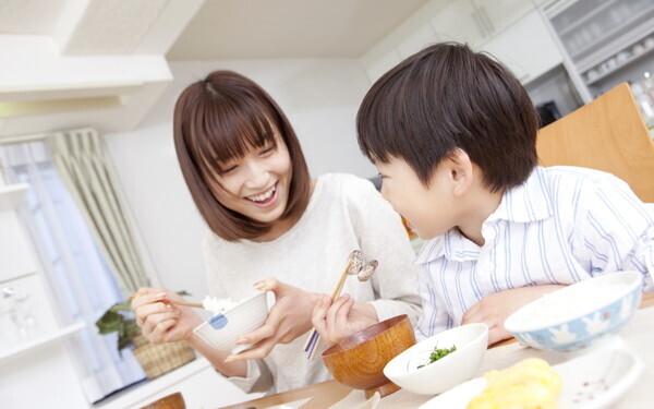 【医師監修】子どもの便秘を治すには？「3つの食生活、3つの食材」