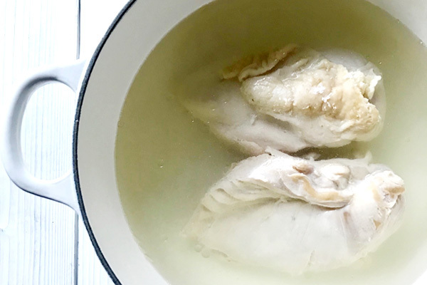 絶対に失敗しない！ ふっくらやわらか「自家製サラダチキン」の作り方【ラクしておいしい！ 子どもごはん  Vol.1】