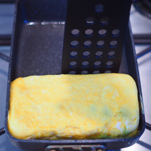 卵焼きを冷めてもふわふわにするコツ！ 甘い卵焼きの定番レシピ【MAYAさんちのお弁当レシピ  Vol.2】