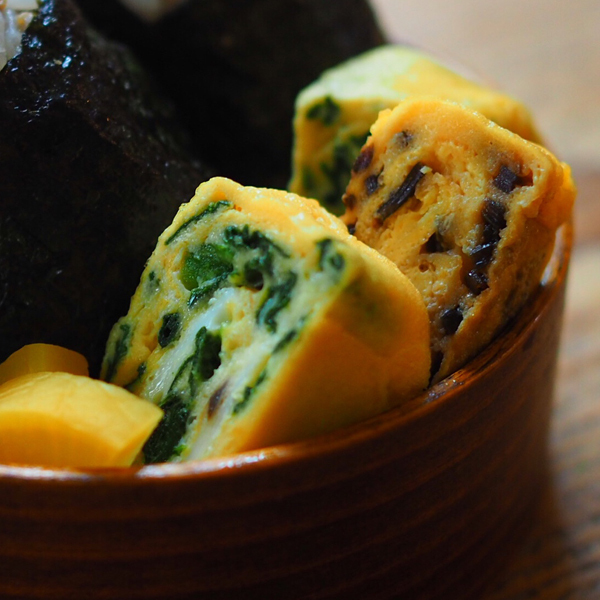 卵焼きを冷めてもふわふわにするコツ！ 甘い卵焼きの定番レシピ【MAYAさんちのお弁当レシピ  Vol.2】