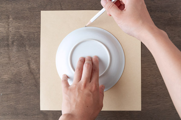 台風の日の室内遊びに！　家にあるものでできる紙ずもうの作り方【昔ながらが”今”楽しい！レトロアートレシピ Vol.13】