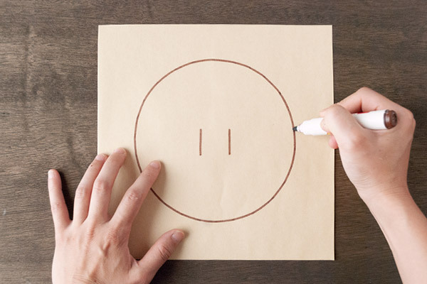 台風の日の室内遊びに！　家にあるものでできる紙ずもうの作り方【昔ながらが”今”楽しい！レトロアートレシピ Vol.13】