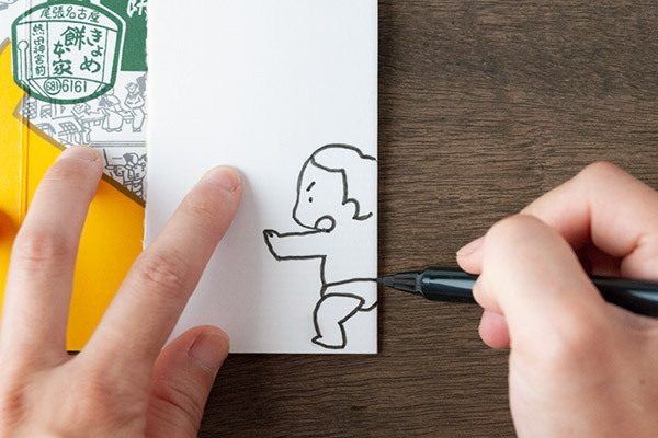 台風の日の室内遊びに！　家にあるものでできる紙ずもうの作り方【昔ながらが”今”楽しい！レトロアートレシピ Vol.13】