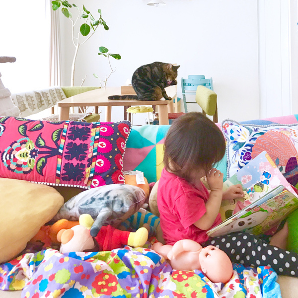 【いぬねこ うちのこ。】3歳の娘さんと猫のポポ（4歳）／りーさん