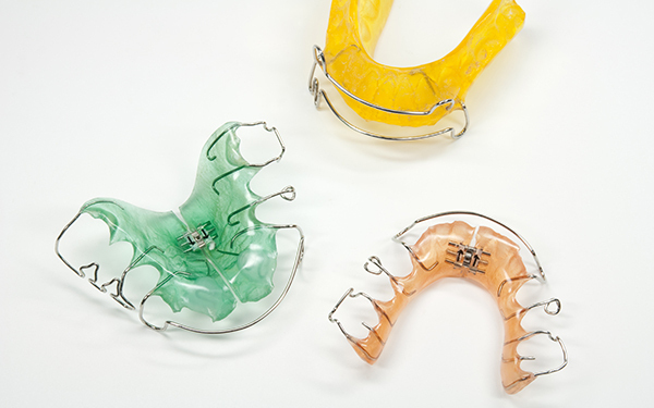 子どもの歯科矯正「費用、方法、時期どうやって選ぶ？」ママたちの体験談