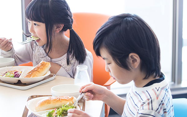 子どもの歯科矯正「費用、方法、時期どうやって選ぶ？」ママたちの体験談