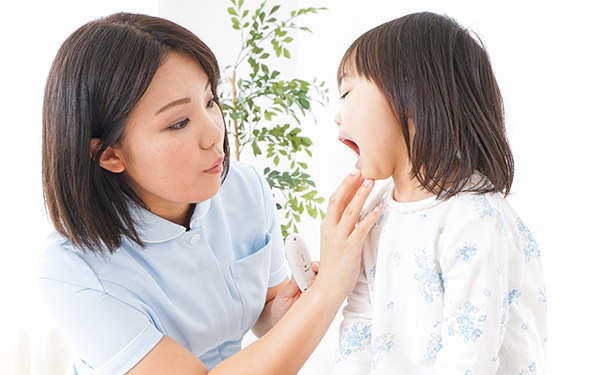 子どもの歯科矯正「費用、方法、時期どうやって選ぶ？」ママたちの体験談