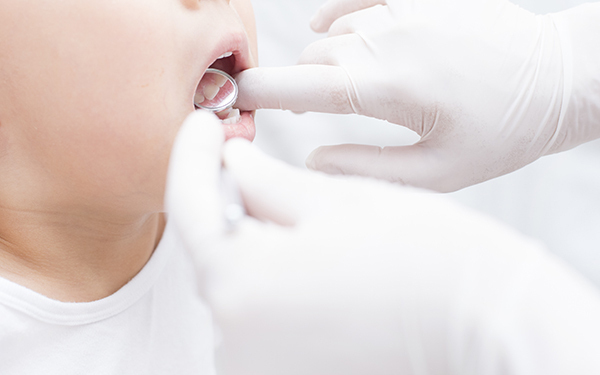 子どもの歯科矯正「費用、方法、時期どうやって選ぶ？」ママたちの体験談