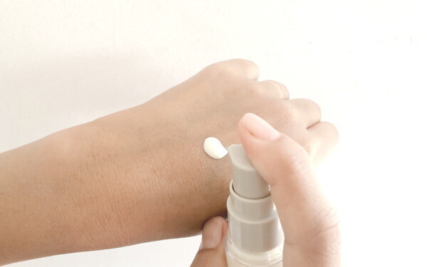 手がシワシワになる前に「たった3ステップ」時短ハンドケア