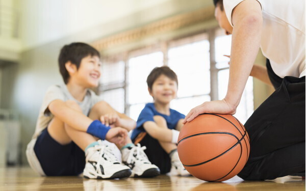 子どもの男性指導者「これって好意？」トラブルに発展しない接し方