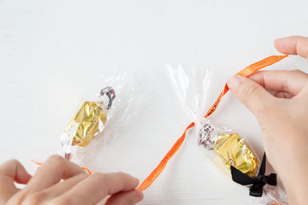 ハロウィンのおもてなしに！ 子どもがよろこぶお菓子のネックレス【昔ながらが”今”楽しい！レトロアートレシピ Vol.15】