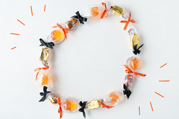 ハロウィンのおもてなしに！ 子どもがよろこぶお菓子のネックレス【昔ながらが”今”楽しい！レトロアートレシピ Vol.15】