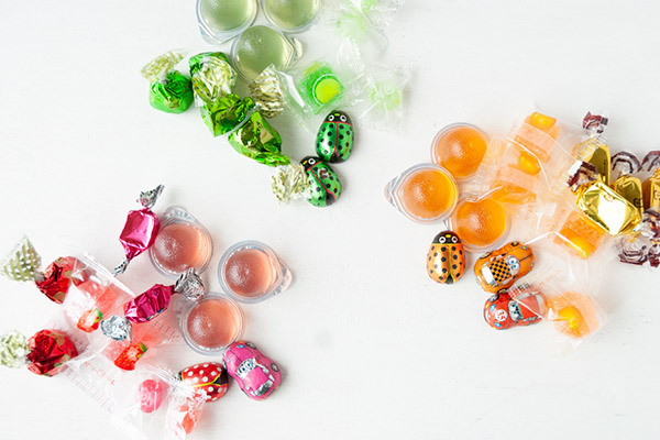 ハロウィンのおもてなしに！ 子どもがよろこぶお菓子のネックレス【昔ながらが”今”楽しい！レトロアートレシピ Vol.15】