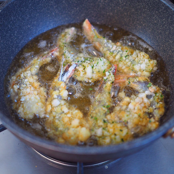 お弁当の揚げ物がサクサクに！「冷めても美味しい衣」の作り方【MAYAさんちのお弁当レシピ  Vol.3】