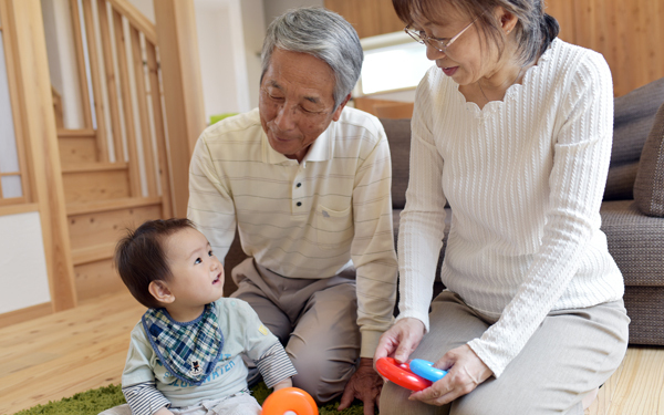 蜂蜜、虫歯、アレルギー「気にしすぎ」で片づけないで！育児の世代間ギャップ