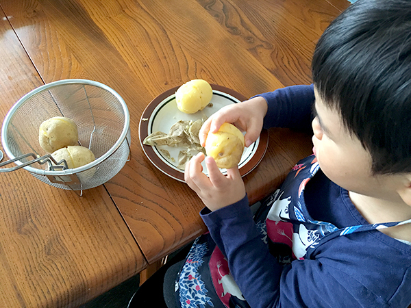 3歳の息子が挑戦！ トナカイやツリーが作れる「クリスマスデコレシピ」【子どもに料理を教えたい！  Vol.4】