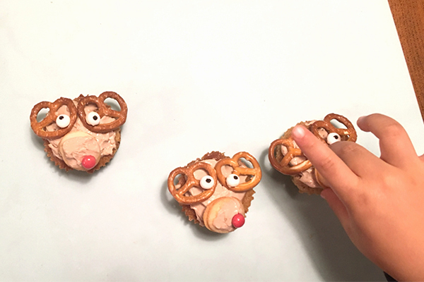 3歳の息子が挑戦！ トナカイやツリーが作れる「クリスマスデコレシピ」【子どもに料理を教えたい！  Vol.4】