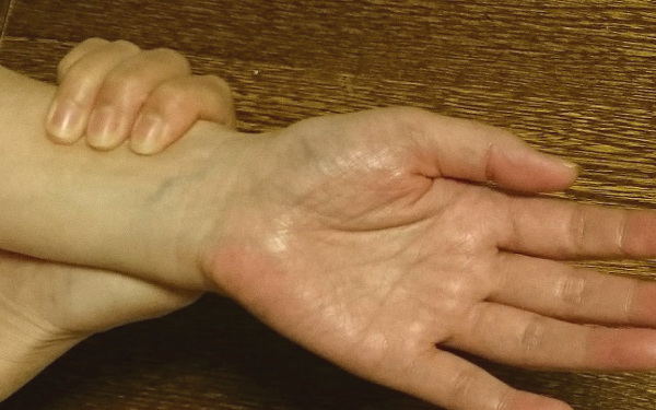 「1日5分、タオル1枚」たったこれだけ産後ママのセルフケア【ママの心が軽くなる「助産師さんの子育てヒント」 第3回】 