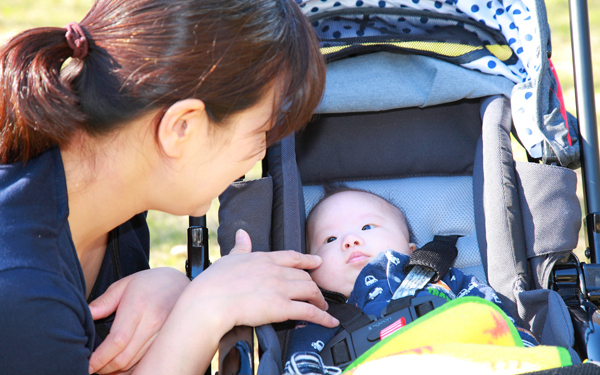 赤ちゃんとの外出で気になる他人の視線。不安を感じるママは9割近くも！【パパママの本音調査】  Vol.307