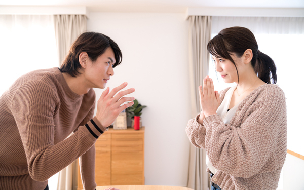 「なぜ私が毎回謝らなきゃいけないの？」夫婦喧嘩、悪くない側が謝る割合は？【パパママの本音調査】  Vol.309