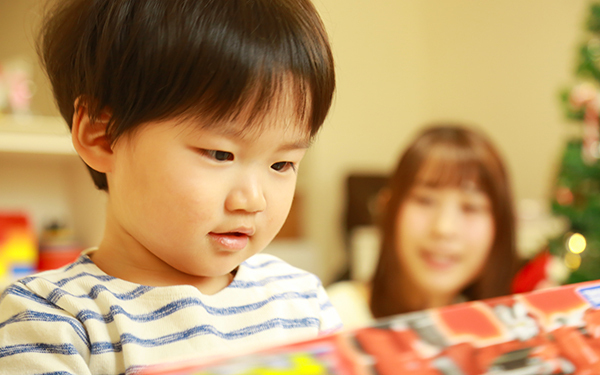 サンタさんのやめ時っていつ？ 子どもの心を傷つけない卒業方法とは【パパママの本音調査】  Vol.310