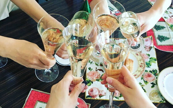 おうちクリスマス「大勢でにぎやか派？　家族でほっこり派？」らくちんパーティー5つの実例