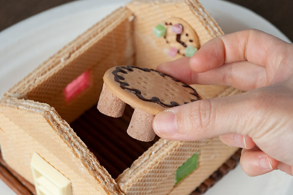 お菓子の家が1000円以内！ 組み立てるだけ超簡単ヘクセンハウス【昔ながらが”今”楽しい！レトロアートレシピ Vol.19】