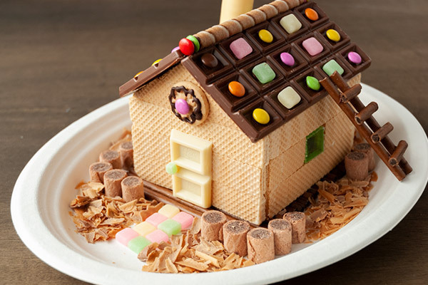 お菓子の家が1000円以内！ 組み立てるだけ超簡単ヘクセンハウス【昔ながらが”今”楽しい！レトロアートレシピ Vol.19】