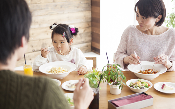 冷食、缶詰は、“手抜き”でない“息抜き”ご飯!? ママの罪悪感手放すレシピ【パパママの本音調査】  Vol.313