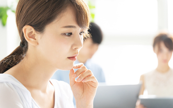 もしかして嫌われている？「いつも誘うのは私…」人付き合いが不安