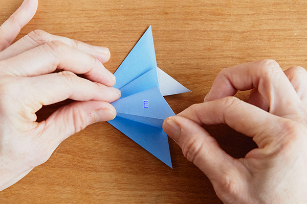 クリスマスリース＆お正月飾りに！ 簡単「折り紙リース」の作り方